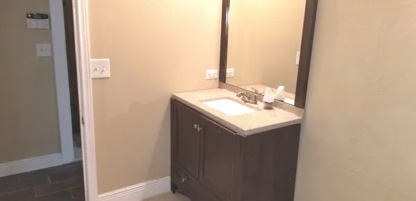 $975 | 5631 Belarbor Street, Houston, TX 77033