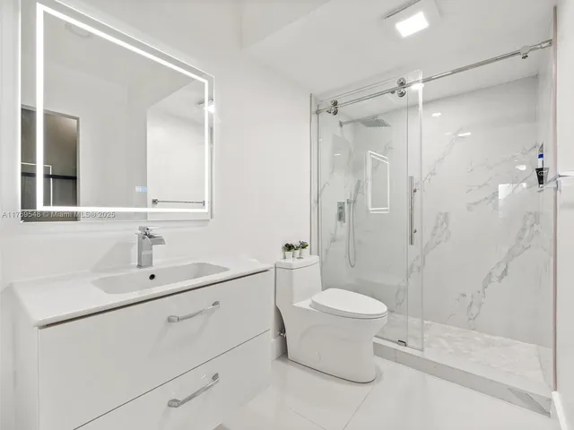 $200,000 | 200 Diplomat Parkway, Unit 424, Hallandale Beach, FL 33009