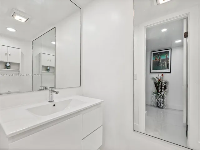 $200,000 | 200 Diplomat Parkway, Unit 424, Hallandale Beach, FL 33009