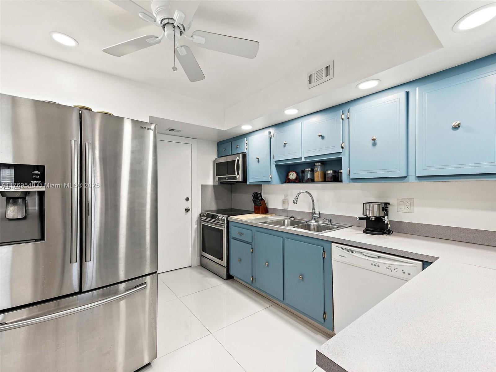 200 Diplomat Parkway, Unit 424 Hallandale Beach, FL 33009 - Photo 6 of 21