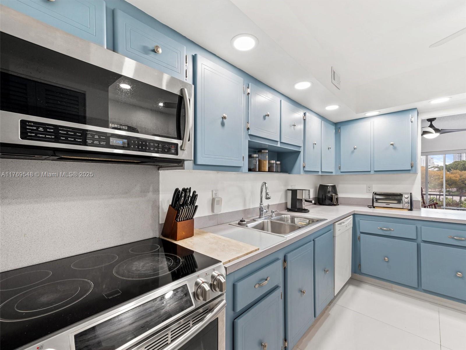 200 Diplomat Parkway, Unit 424 Hallandale Beach, FL 33009 - Photo 7 of 21