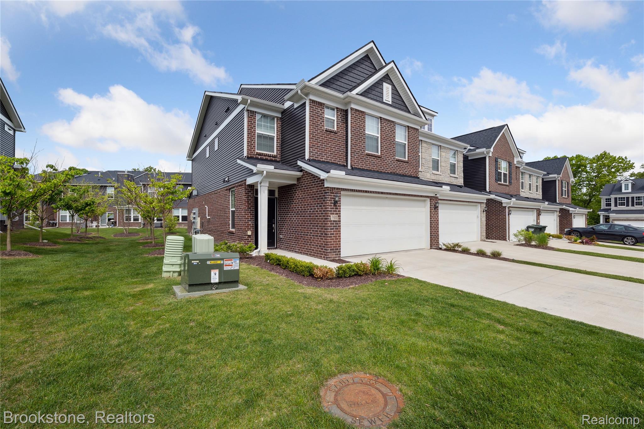 765 Hummingbird Drive Rochester, MI 48307 - Photo 46 of 47 02-765-Hummingbird-Dr-Rochester-Hills-MI-48307-WindowStill-43.jpg