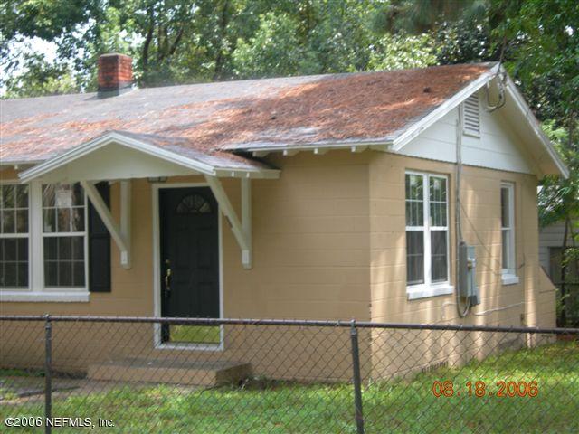 1840 Prospect Street Jacksonville, FL 32208 - Photo 2 of 9 a small white house with a outdoor space