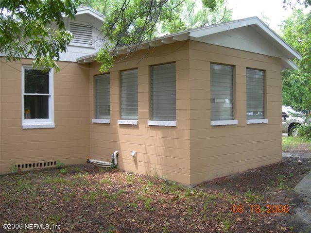 1840 Prospect Street Jacksonville, FL 32208 - Photo 4 of 9 a front view of a house with plants