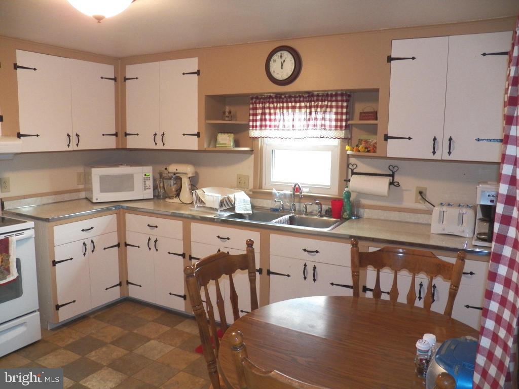 86 Deep Run Road Myerstown, PA 17067 - Photo 3 of 11 Gallery Image 3