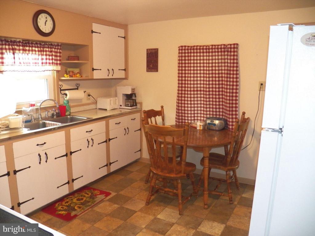 86 Deep Run Road Myerstown, PA 17067 - Photo 4 of 11 Gallery Image 4