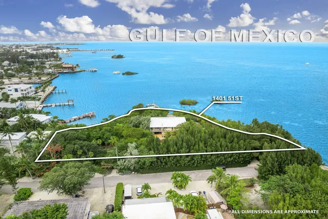 a view of a tennis court