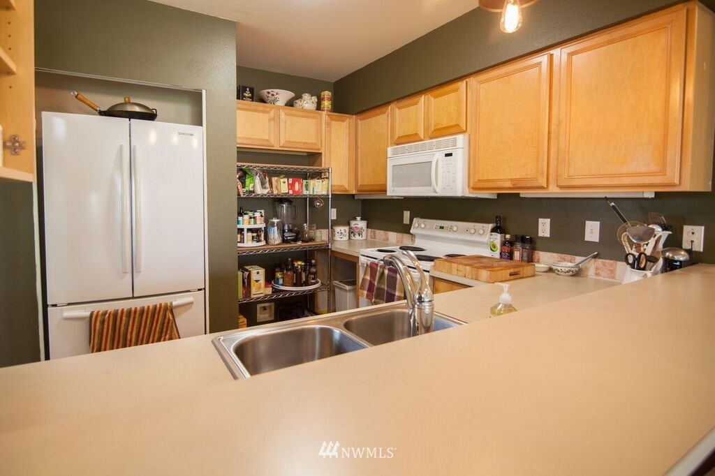 475 Queen Avenue Northeast, Unit 101 Renton, WA 98056 - Photo 2 of 22 Gallery Image 2