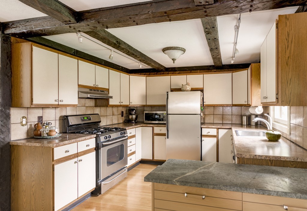 36 Andover Street Georgetown, MA 01833 - Photo 10 of 26 Gallery Image 10