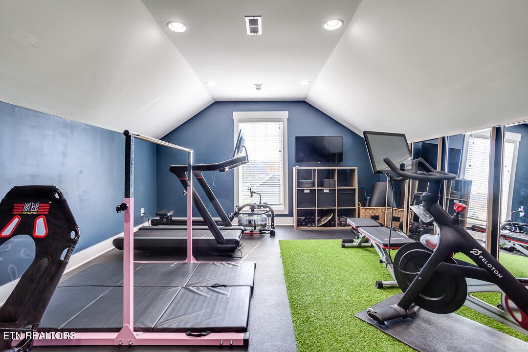 6015 Cate Road Powell, TN 37849 - Photo 44 of 60 a view of a room with gym equipment