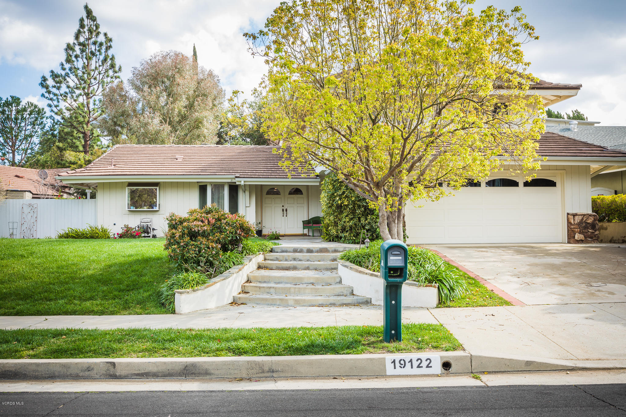 19122 Killoch Place Porter Ranch, CA 91326 - Photo 3 of 45 19122 Killoch pl-2