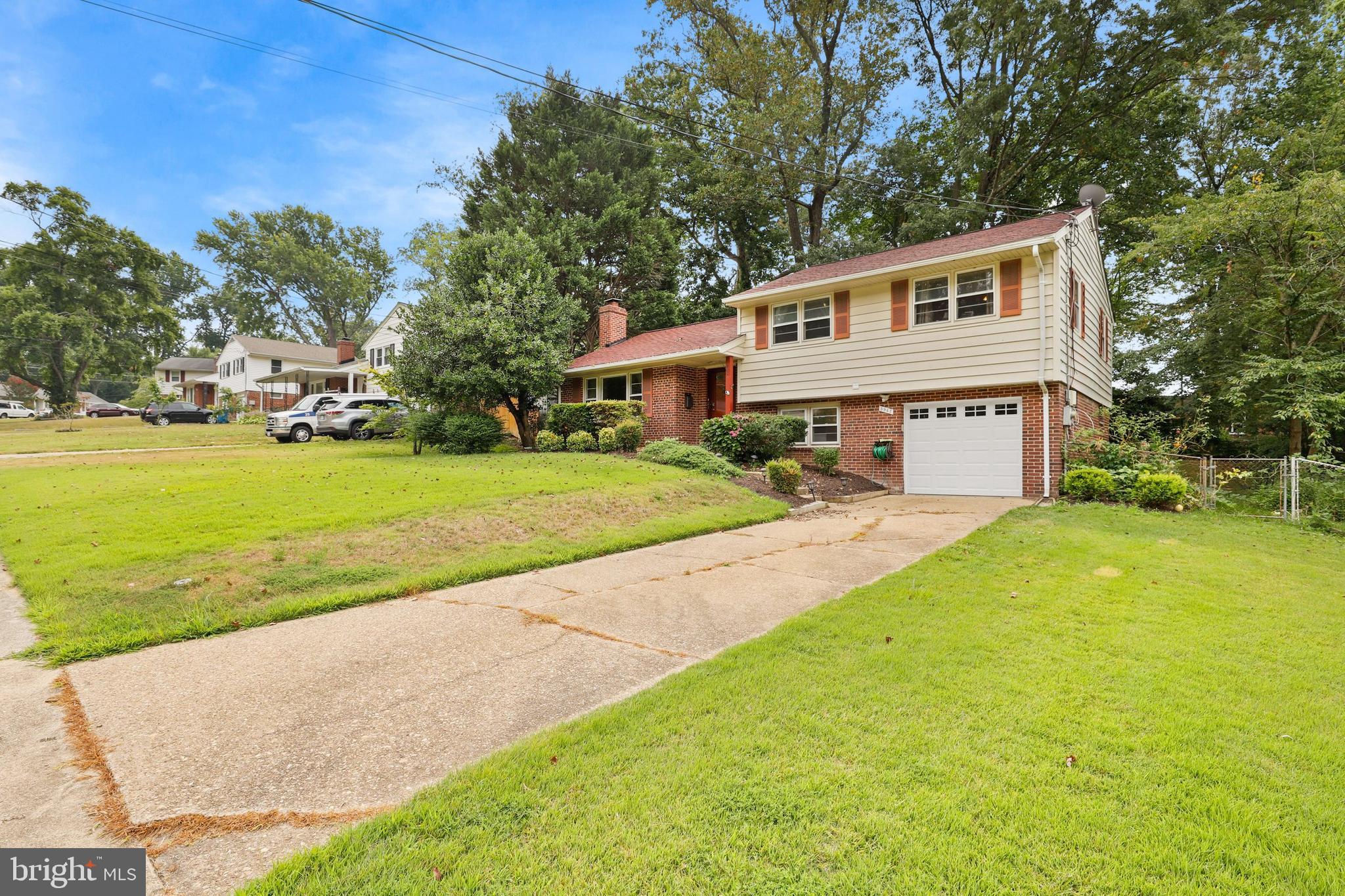 5947 Atteentee Road Springfield, VA 22150 - Photo 3 of 29