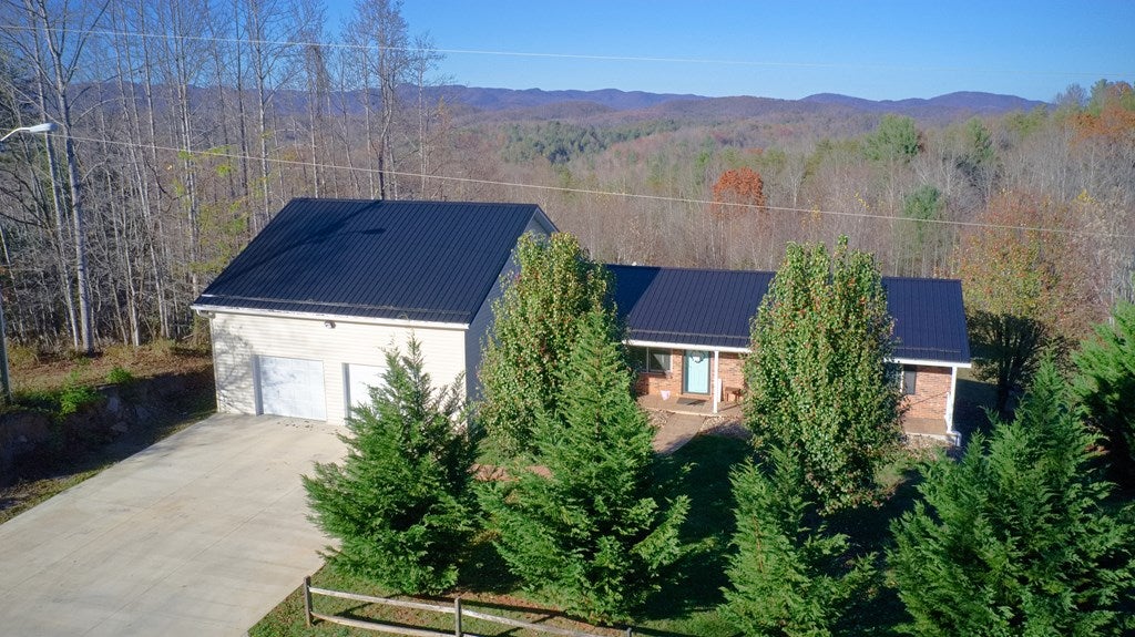3139 Heidelbach School Road Stuart, VA 24171 - Photo 4 of 36 Gallery Image 4