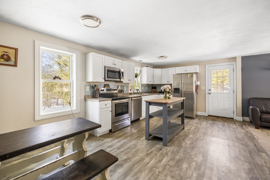 17 Gray Road Templeton, MA 01468 - Photo 3 of 27