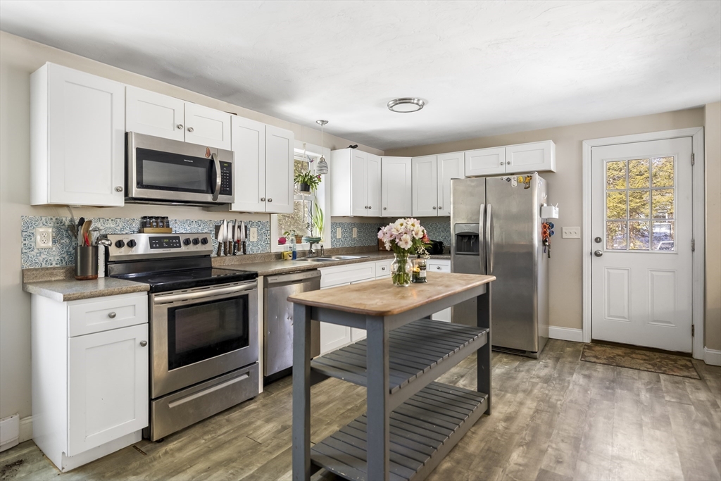 17 Gray Road Templeton, MA 01468 - Photo 4 of 27