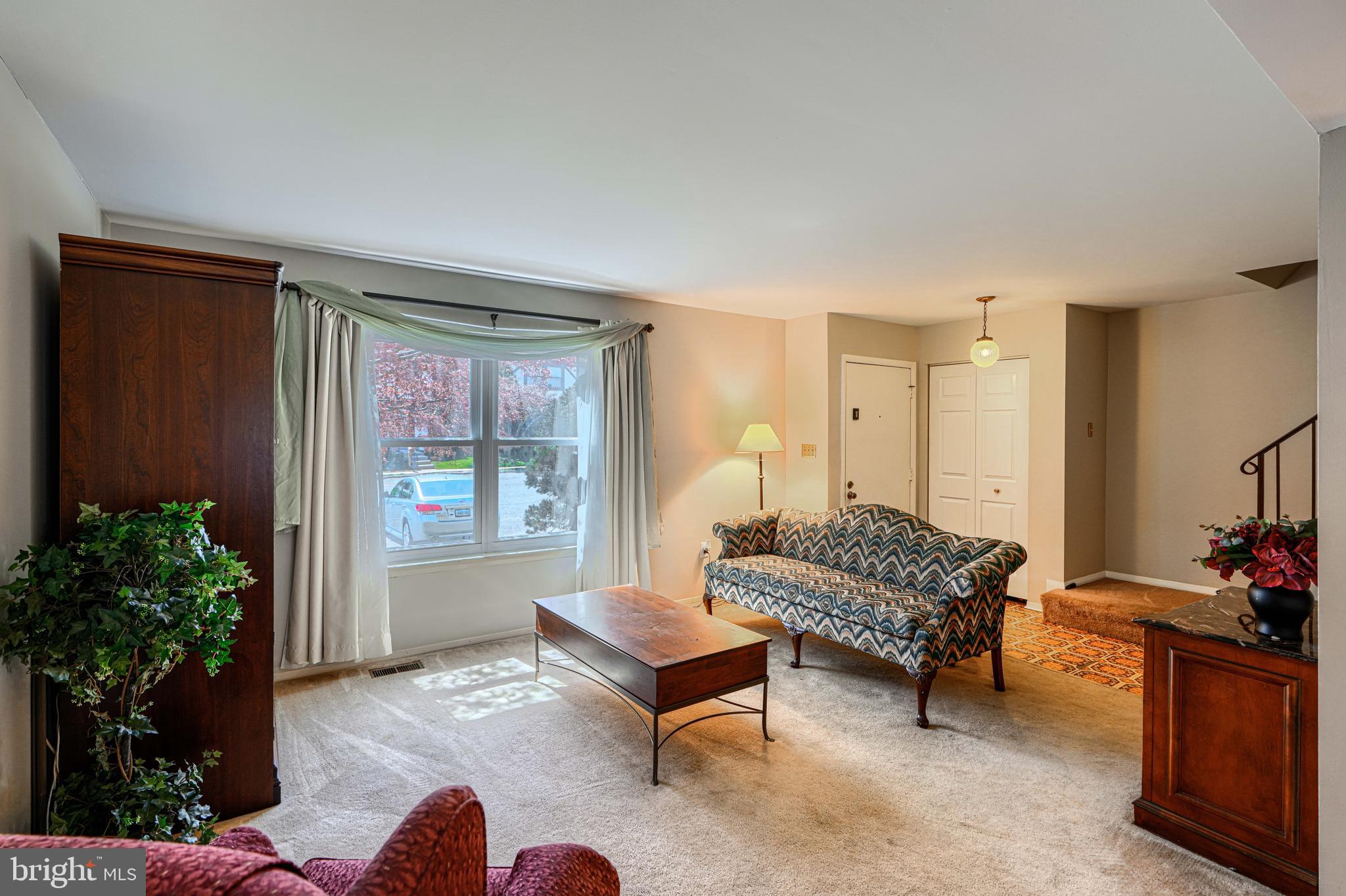 2 Romanoff Court Baltimore, MD 21234 - Photo 3 of 34 a living room with furniture and a potted plant