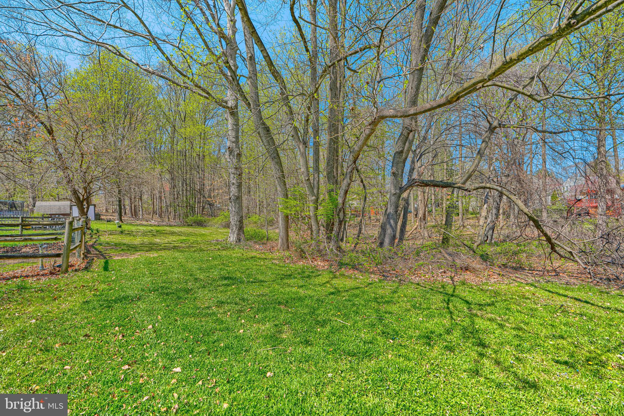2 Romanoff Court Baltimore, MD 21234 - Photo 34 of 34 a backyard of a house with lots of green space