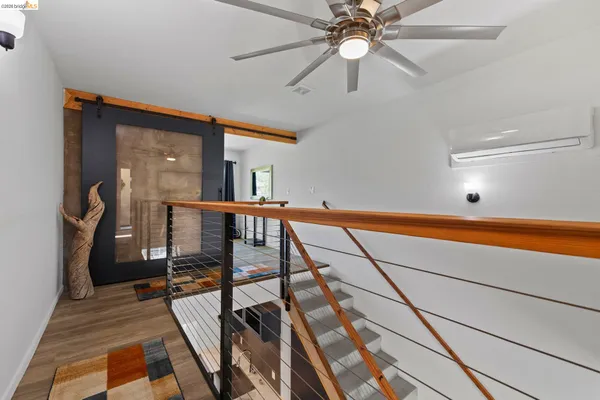 a view of livingroom with furniture