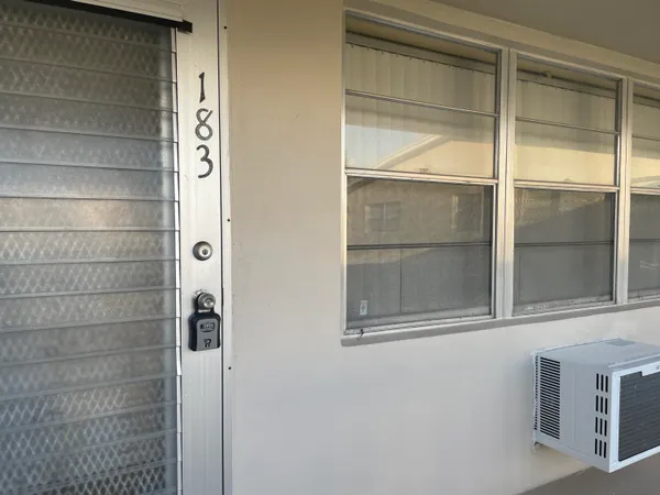 $1,200 | 183 Dorchester East, Unit H, West Palm Beach, FL 33417
