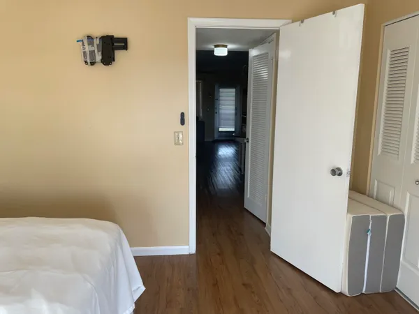 $1,200 | 183 Dorchester East, Unit H, West Palm Beach, FL 33417