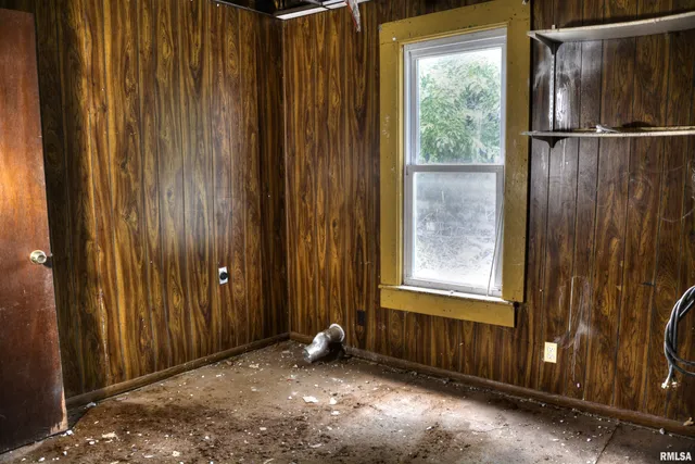 $30,000 | 425 North Jackson Street, Bushnell, IL 61422