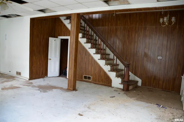 $30,000 | 425 North Jackson Street, Bushnell, IL 61422