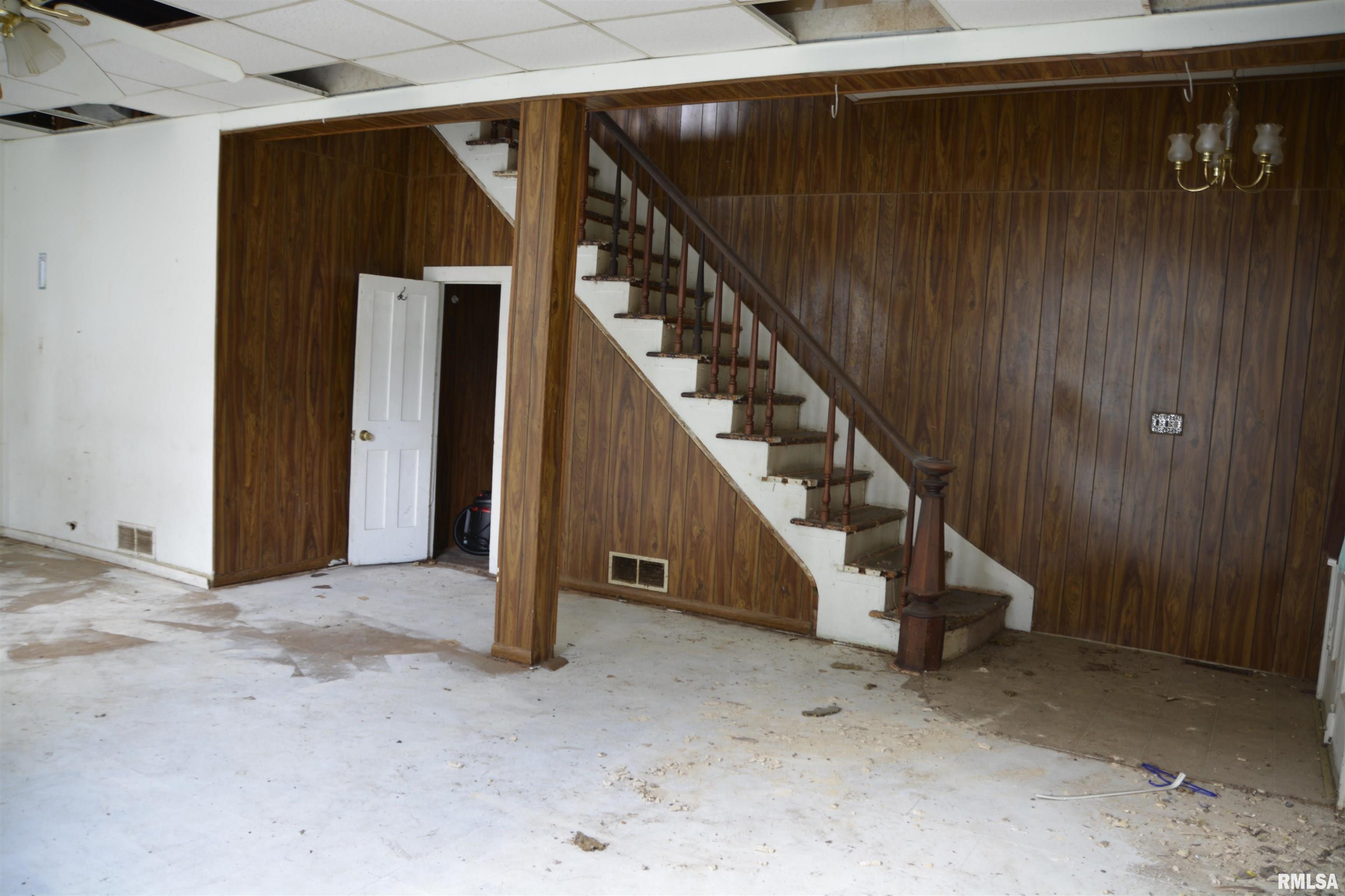 425 North Jackson Street Bushnell, IL 61422 - Photo 13 of 19