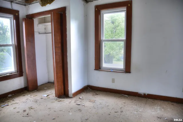 $30,000 | 425 North Jackson Street, Bushnell, IL 61422