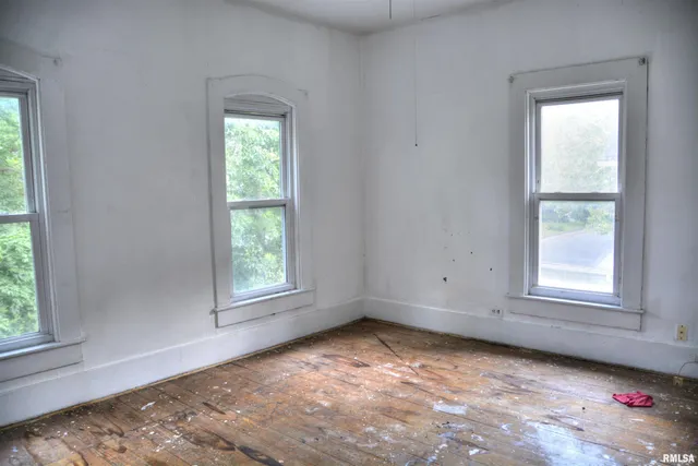 $30,000 | 425 North Jackson Street, Bushnell, IL 61422