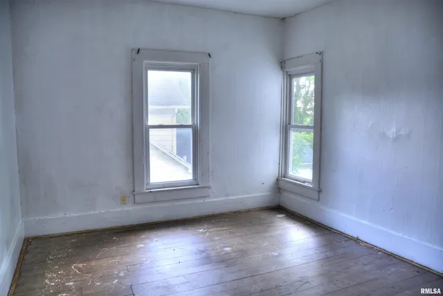 $30,000 | 425 North Jackson Street, Bushnell, IL 61422