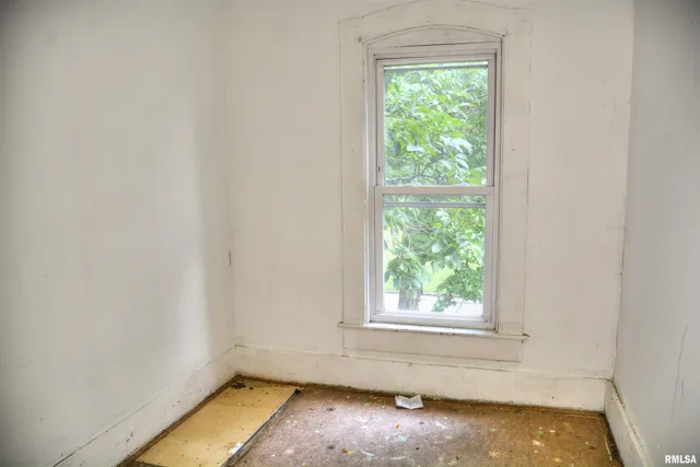 $30,000 | 425 North Jackson Street, Bushnell, IL 61422