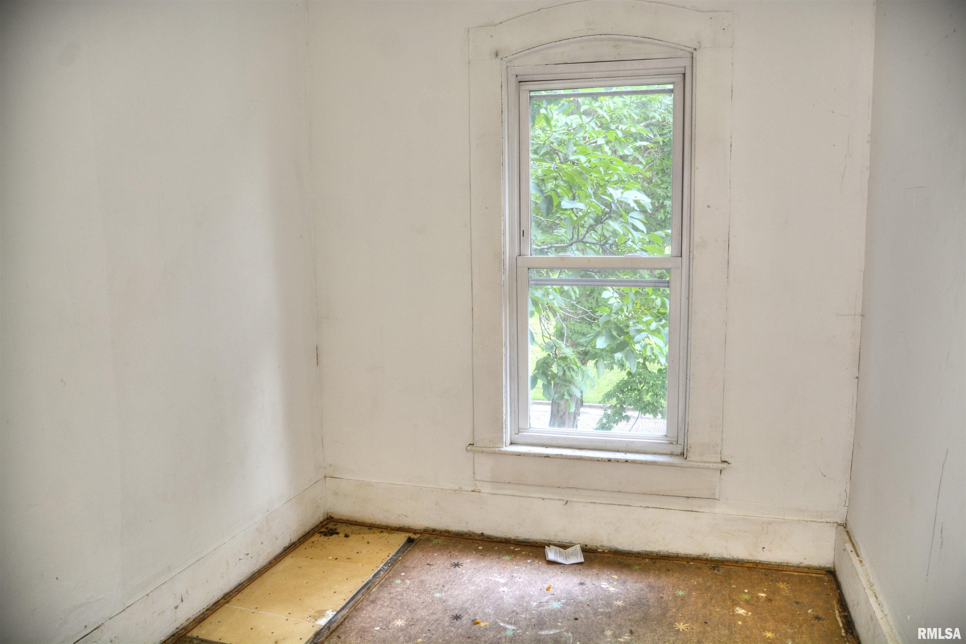 425 North Jackson Street Bushnell, IL 61422 - Photo 17 of 19