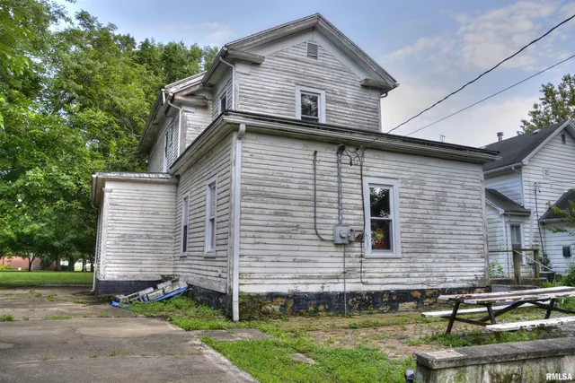 $30,000 | 425 North Jackson Street, Bushnell, IL 61422