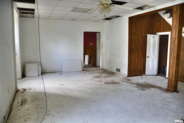 $30,000 | 425 North Jackson Street, Bushnell, IL 61422