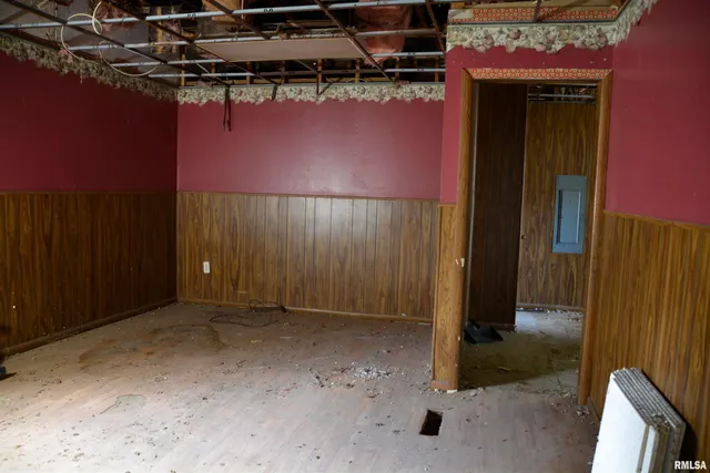 $30,000 | 425 North Jackson Street, Bushnell, IL 61422