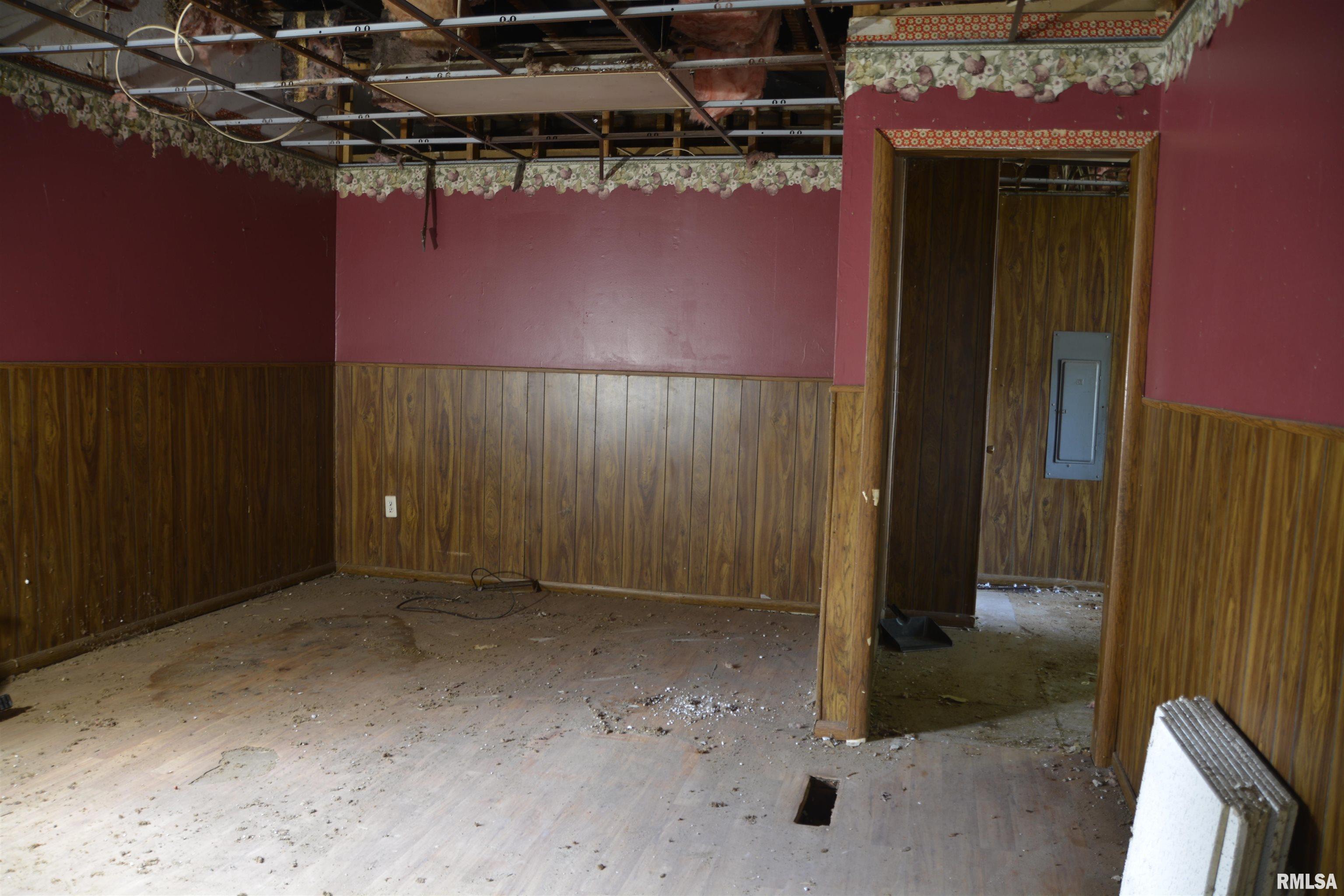 425 North Jackson Street Bushnell, IL 61422 - Photo 8 of 19