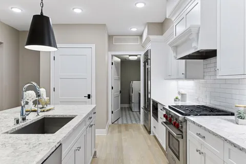 $985,000 | 222 Ferndale Road South, Unit 208, Wayzata, MN 55391