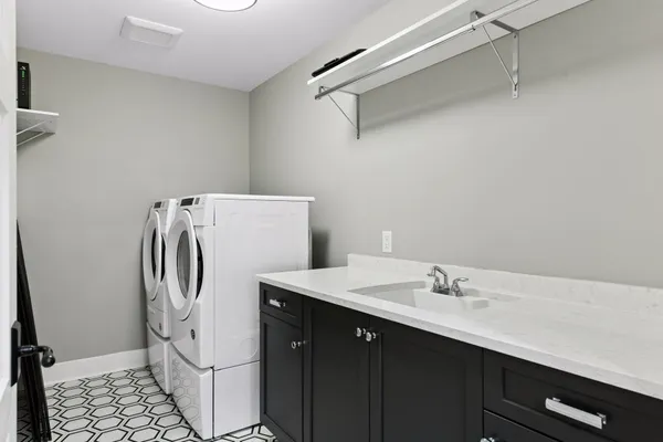 $985,000 | 222 Ferndale Road South, Unit 208, Wayzata, MN 55391