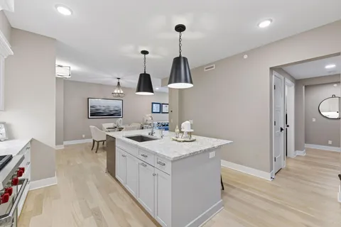 $985,000 | 222 Ferndale Road South, Unit 208, Wayzata, MN 55391