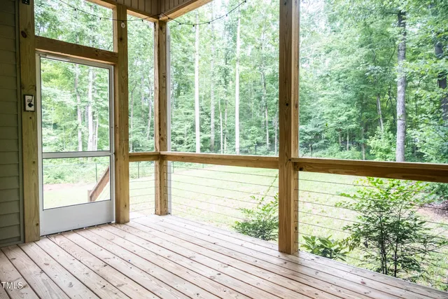 a view of empty room with window