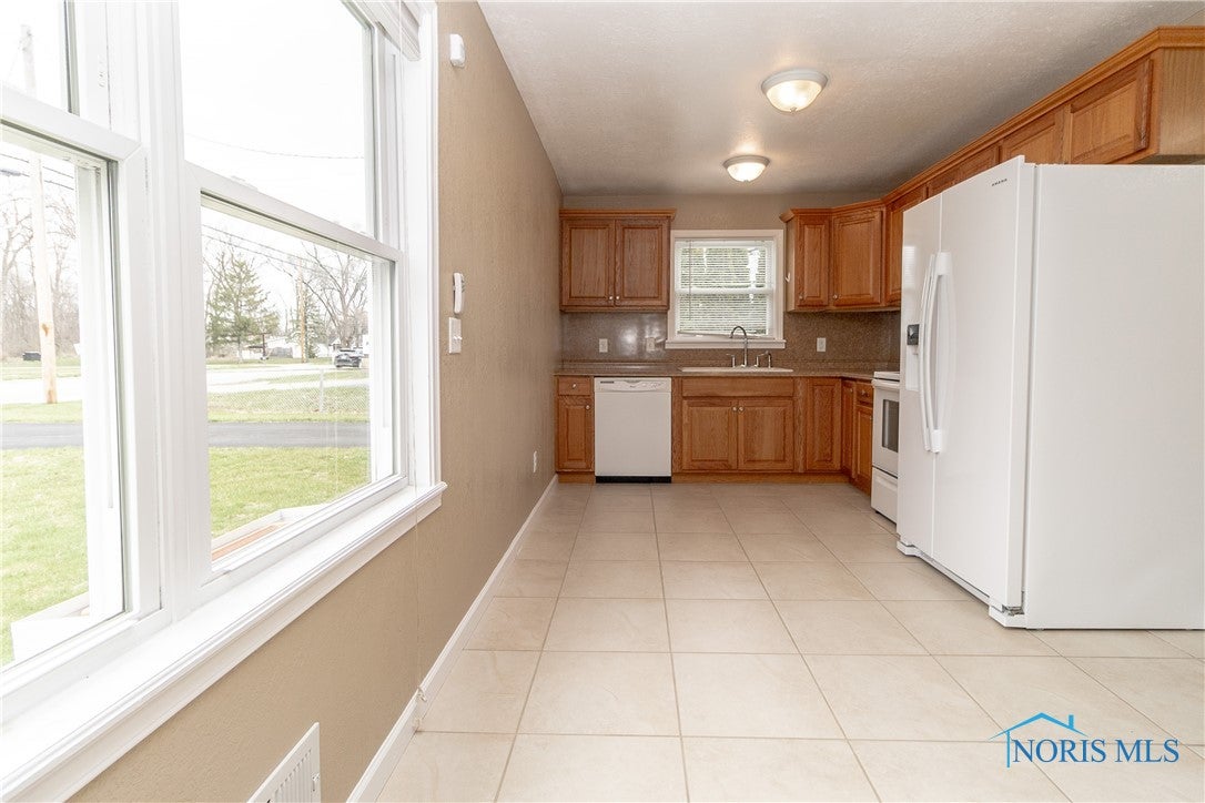 6939 Angola Road Holland, OH 43528 - Photo 12 of 40 Gallery Image 12