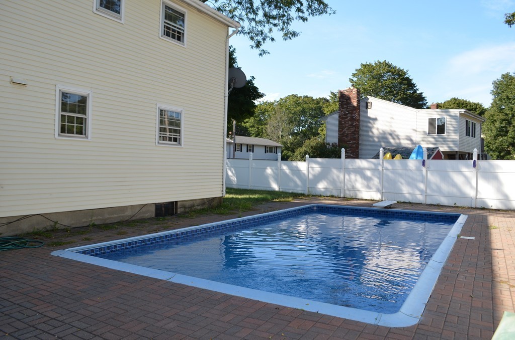 14 Sonning Road Beverly, MA 01915 - Photo 7 of 25 Gallery Image 7
