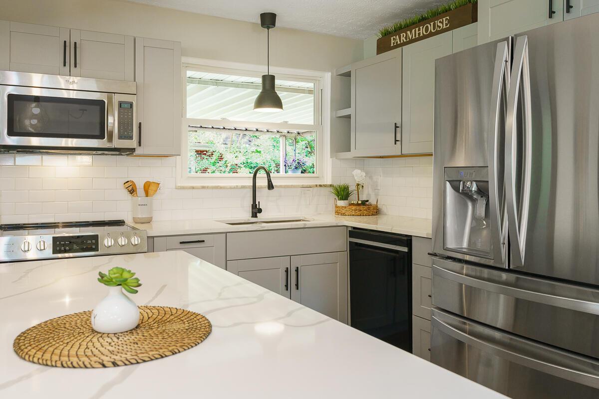 483 Ross Road Columbus, OH 43213 - Photo 12 of 31 Kitchen
