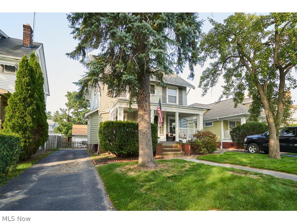 3235 Tullamore Road Cleveland, OH 44118 - Photo 3 of 23 Gallery Image 3