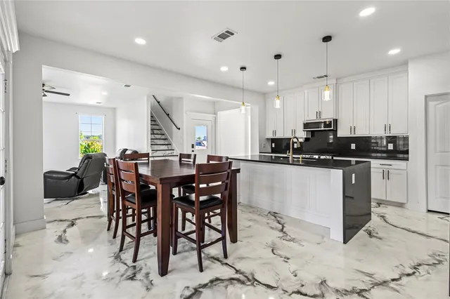 $810,000 | 233 Private Road 7786, Wills Point, TX 75169