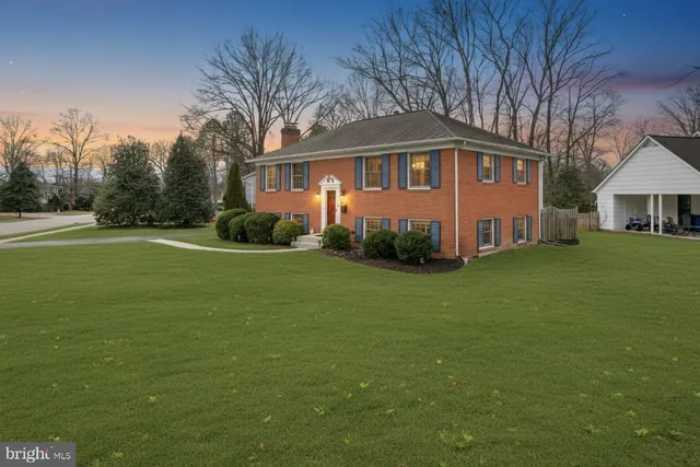 $3,950 | 8300 Midwood Street, Alexandria, VA 22308