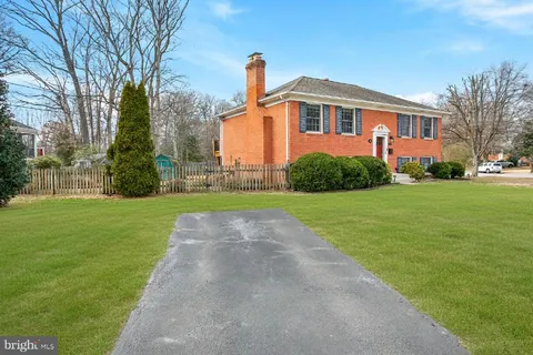 $4,100 | 8300 Midwood Street, Alexandria, VA 22308