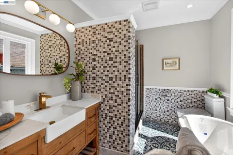 $1,295,000 | 552 Haight Avenue, Alameda, CA 94501