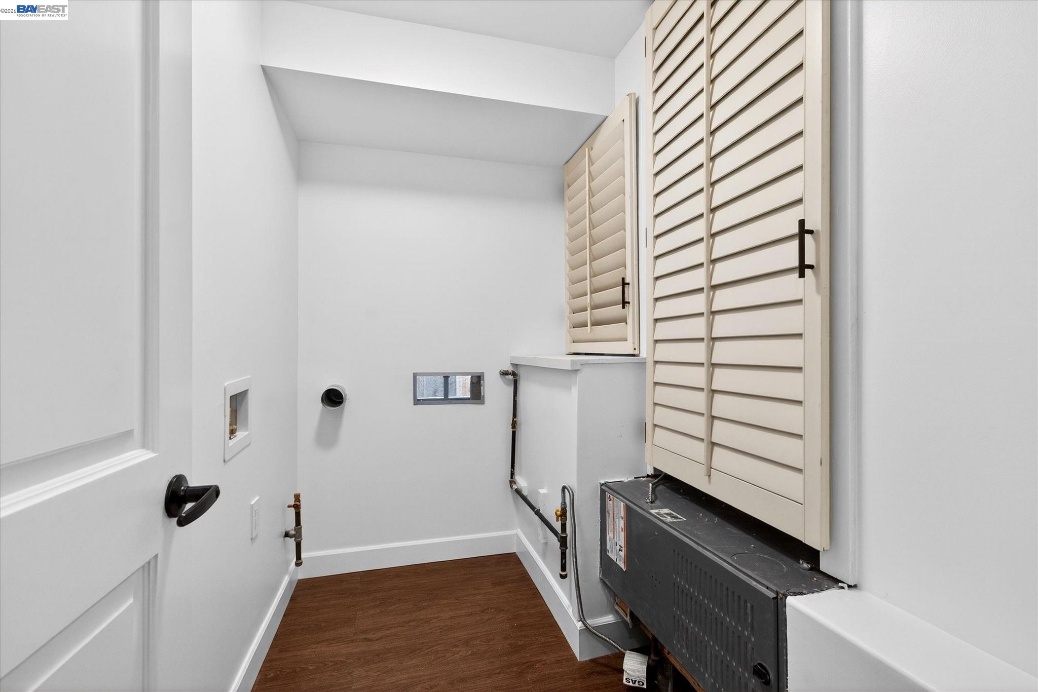 552 Haight Avenue Alameda, CA 94501 - Photo 39 of 43 a view of walk in closet