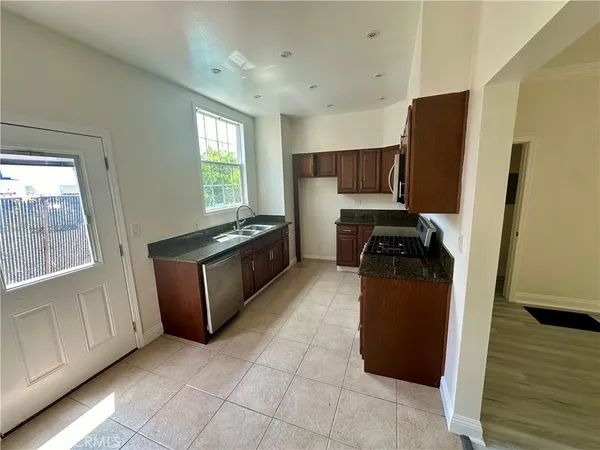 $2,850 | 1760 1/2 North Las Palmas Avenue, Los Angeles, CA 90028